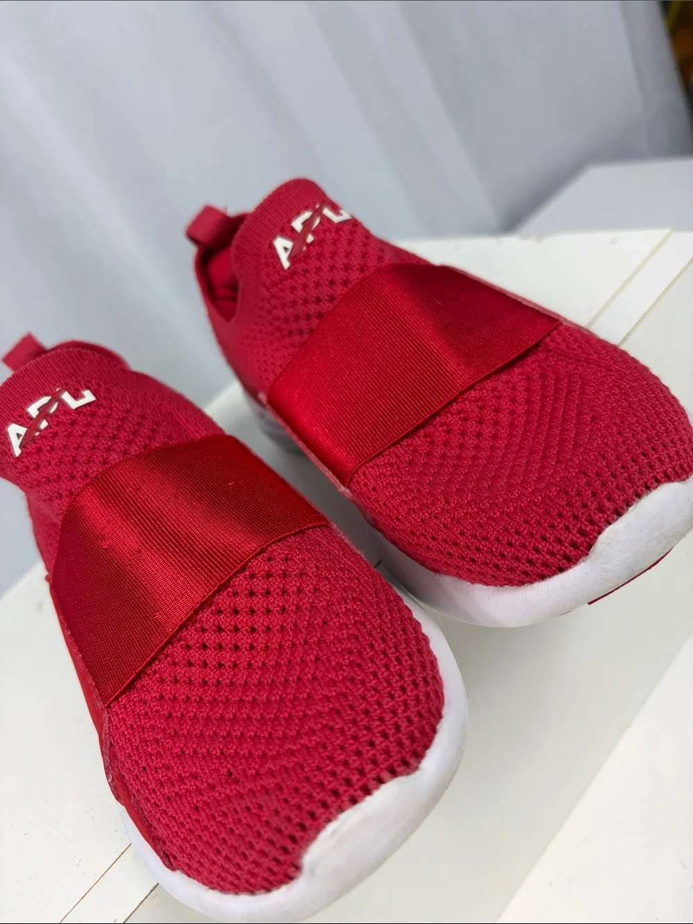 APL Kid's TechLoom Bliss in Red/White.